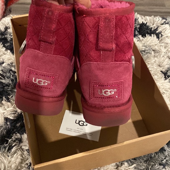 UGG Women's Red Quilted Boots Size 8 - Picture 4 of 4
